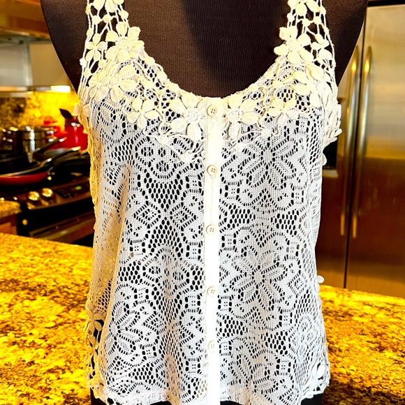 Kimchi Blue Ivory Lacy Flowers Crochet Tank Top NWT Size Small - Picture 3 of 13